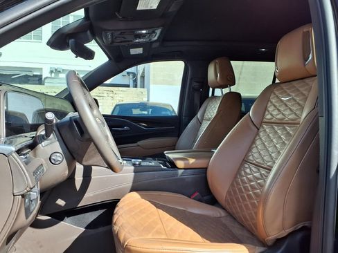 Used 2024 Cadillac Escalade Sport w/ Touring Package AWD/4WD image 25