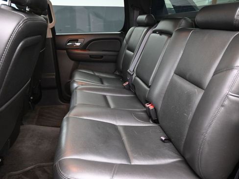 Used 2013 Chevrolet Avalanche LTZ image 10