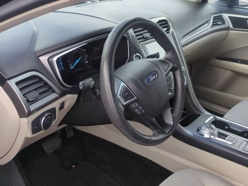 Used 2020 Ford Fusion SE image 10