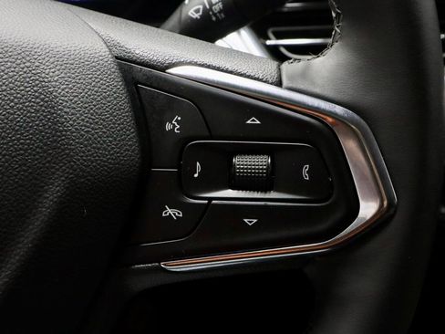 Used 2025 Chevrolet Trax LT w/ LT Convenience Package image 28