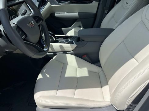 Used 2025 Cadillac XT6 Premium Luxury image 30