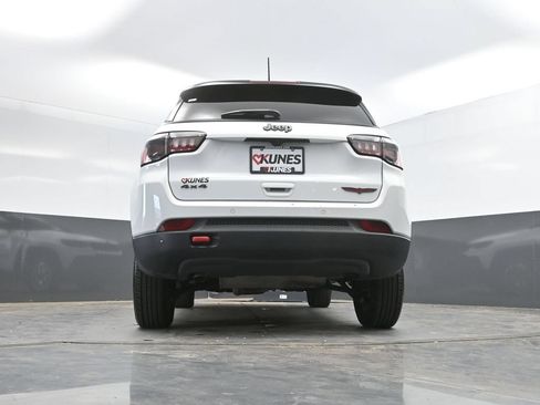Used 2025 Jeep Compass Trailhawk AWD/4WD image 38