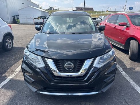 Used 2018 Nissan Rogue S image 2