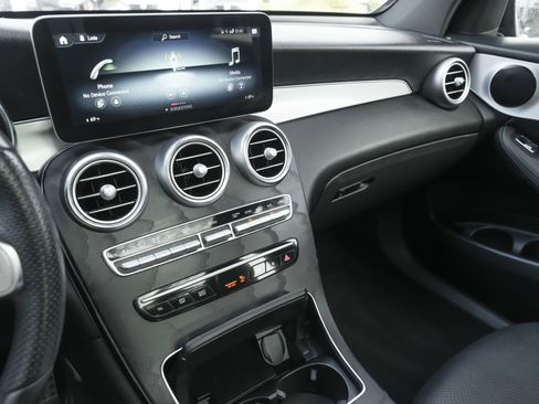 Used 2022 Mercedes-Benz GLC 300 image 11