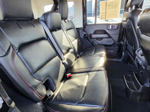 Used 2022 Jeep Wrangler Unlimited Rubicon w/ Steel Bumper Group image 19