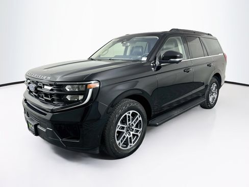 Used 2025 Ford Expedition Active AWD/4WD image 3