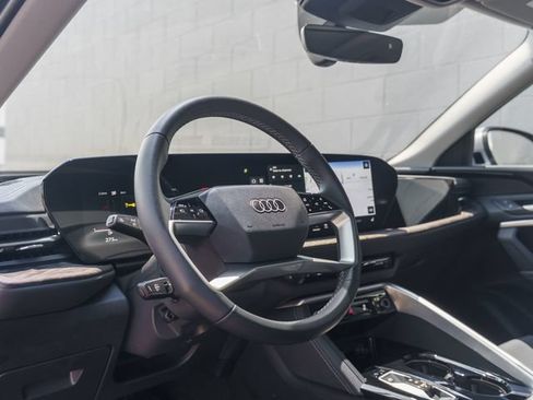 Used 2025 Audi Q5 Premium w/ Convenience Package AWD/4WD image 4