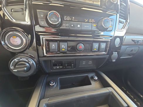 Used 2021 Nissan Titan Platinum Reserve w/ Moonroof Package image 18