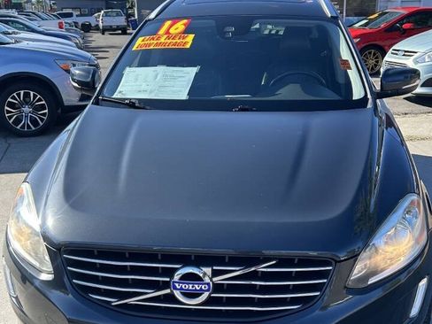 Used 2016 Volvo XC60 T5 Premier w/ Proximity Package FWD image 5