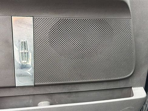 Used 2014 Lincoln Navigator 4WD image 19