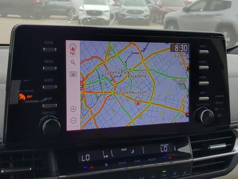 Used 2021 Toyota Sienna Limited image 24