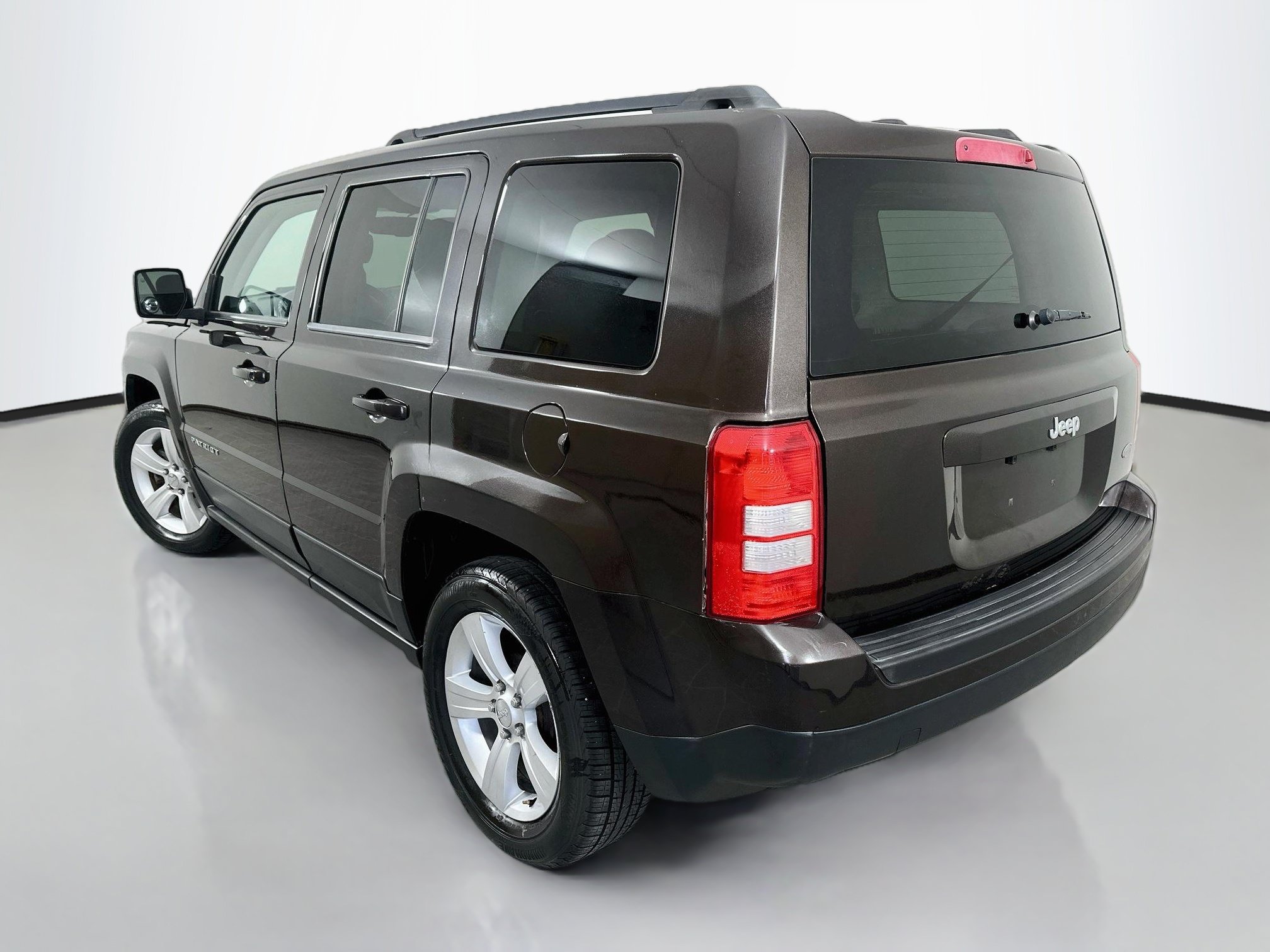 Used 2014 Jeep Patriot Latitude FWD image 5
