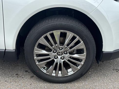 Used 2024 Toyota Venza Limited AWD/4WD image 4