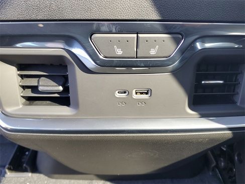 New 2025 GMC Sierra 2500 SLT w/ SLT Premium Package image 21