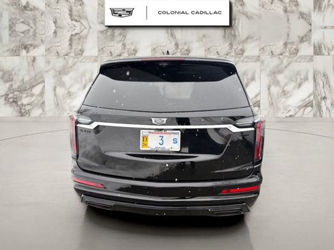 Used 2025 Cadillac XT6 Sport w/ Platinum Package image 2