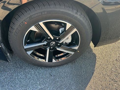 Used 2024 Nissan Sentra SV image 39