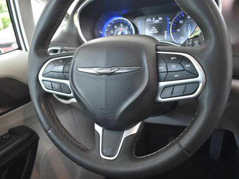 Used 2022 Chrysler Voyager LX FWD image 24