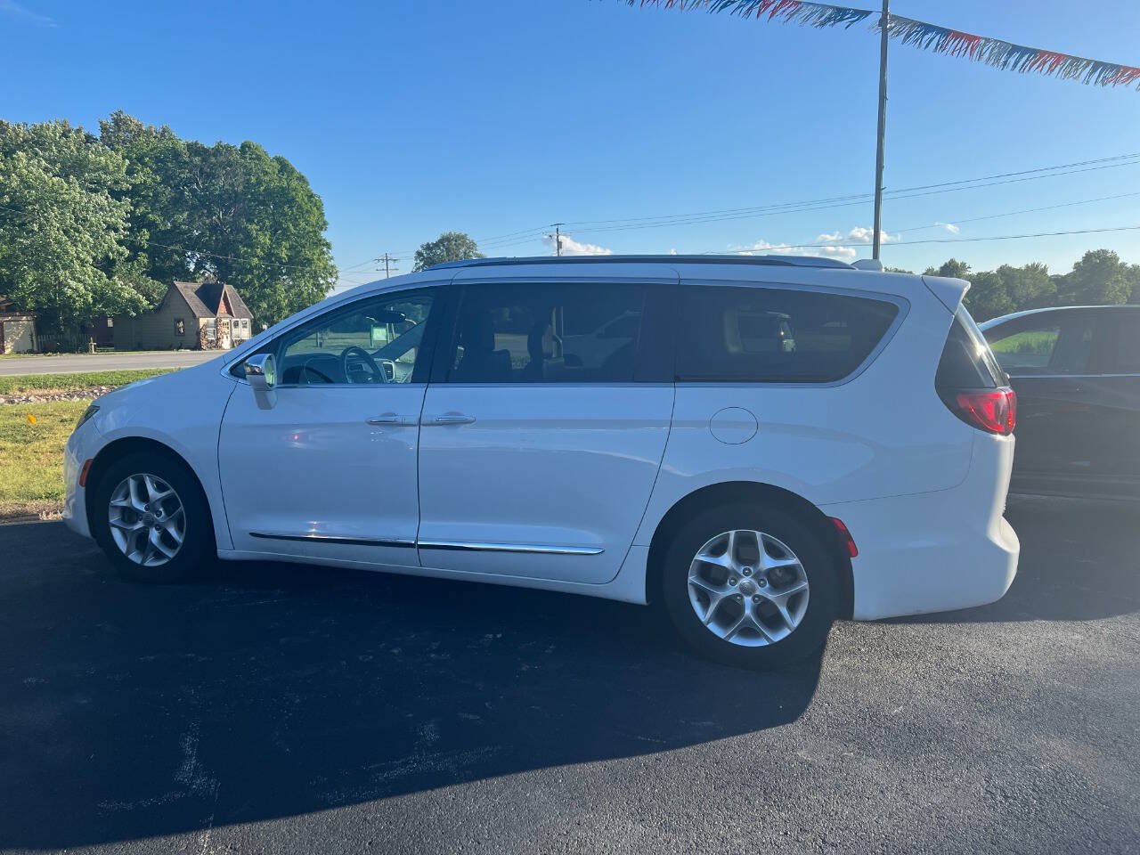 Used 2020 Chrysler Pacifica Limited FWD image 6