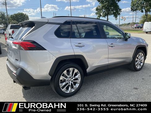 Used 2021 Toyota RAV4 XLE Premium image 28