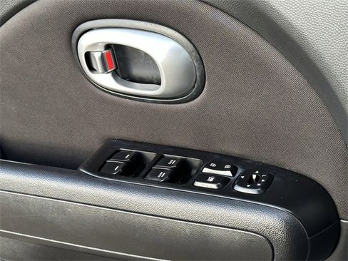 Used 2015 Kia Soul + image 21