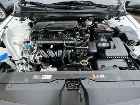 Used 2025 Hyundai Elantra SEL image 33