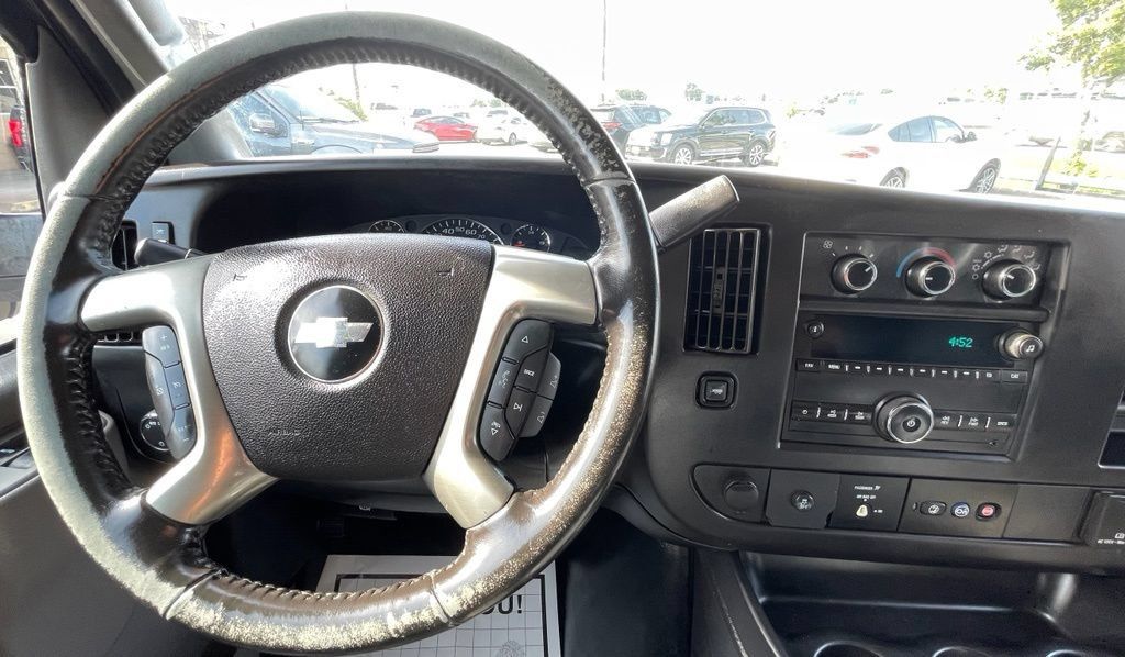 Used 2017 Chevrolet Express 2500 Extended RWD image 15