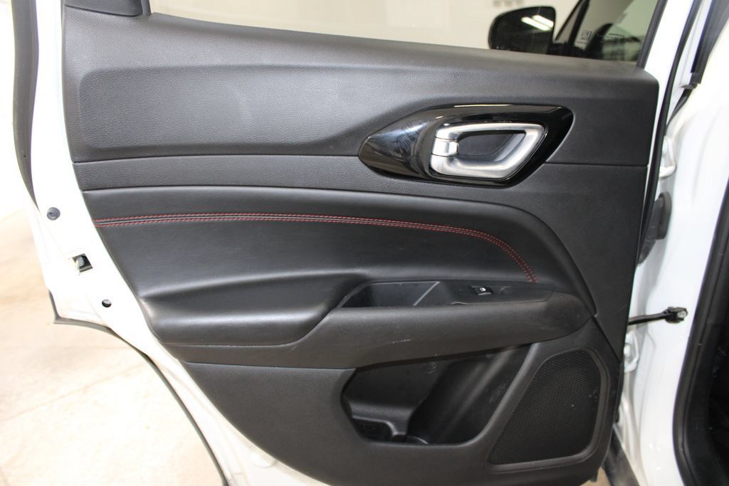 Used 2025 Jeep Compass Trailhawk AWD/4WD image 23