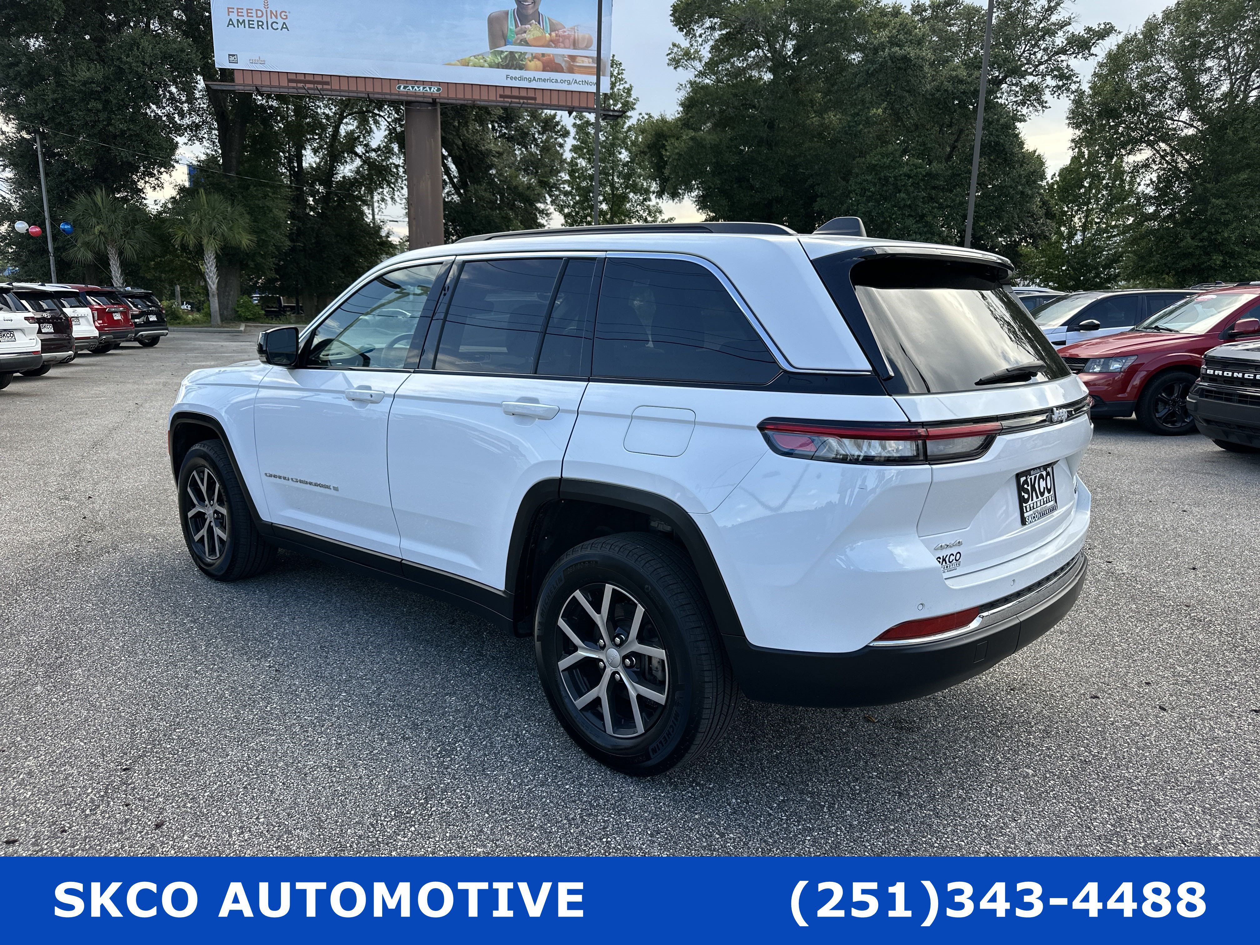 Used 2024 Jeep Grand Cherokee Limited AWD/4WD image 3