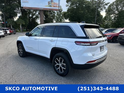 Used 2024 Jeep Grand Cherokee Limited image 3