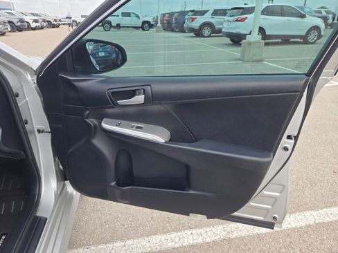 Used 2012 Toyota Camry SE FWD image 26