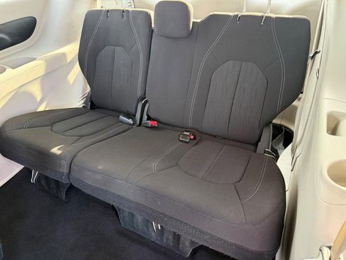 Used 2022 Chrysler Voyager LX image 10
