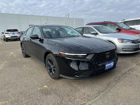 Used 2025 Honda Accord SE image 2