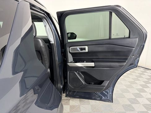 Used 2022 Ford Explorer XLT w/ Equipment Group 202A AWD/4WD image 28