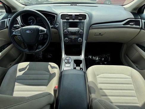 Used 2017 Ford Fusion SE FWD image 11