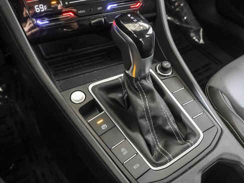 Used 2025 Volkswagen Jetta SE w/ Black Wheel Package image 32