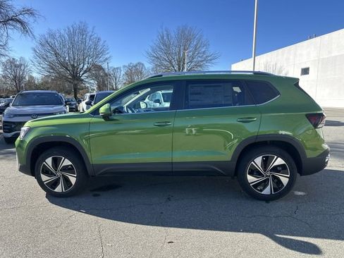New 2026 Volkswagen Taos SE AWD/4WD image 2