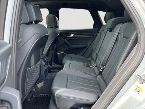 Used 2024 Audi Q5 e Premium Plus w/ Premium Plus Package image 18