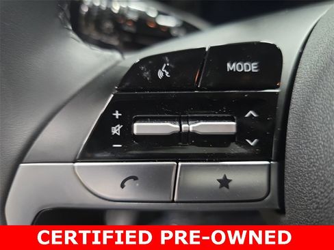 Certified 2025 Hyundai Elantra Limited image 17