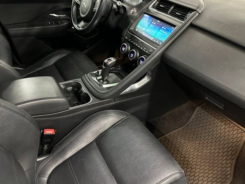 Used 2020 Jaguar E-PACE SE image 32