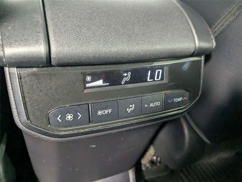 Used 2023 Toyota Highlander XLE FWD image 41