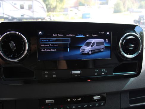 Used 2024 Mercedes-Benz Sprinter 2500 image 19