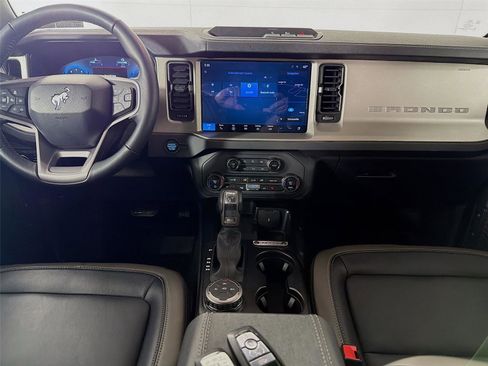 Used 2025 Ford Bronco Outer Banks image 23