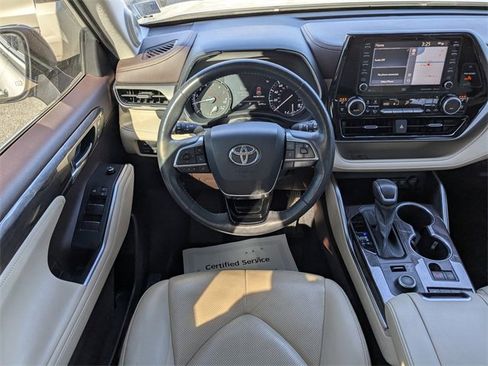 Used 2020 Toyota Highlander Limited image 15