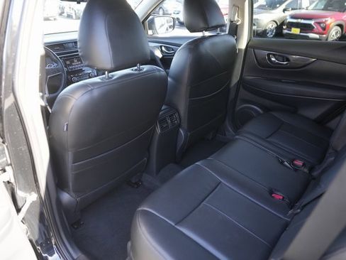 Used 2018 Nissan Rogue SV image 11