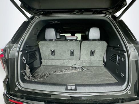 Used 2025 Chevrolet Traverse RS image 29