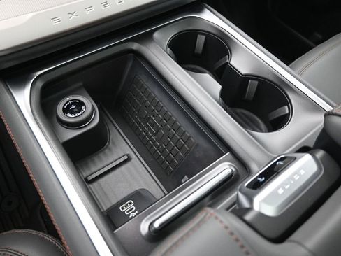 New 2025 Ford Expedition Active image 18