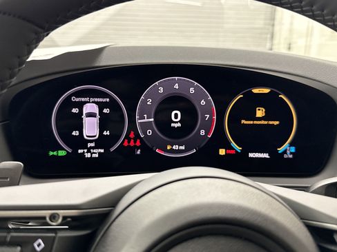 Used 2025 Porsche Cayenne image 19