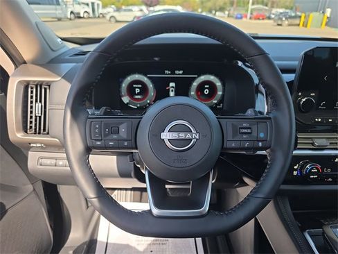 Used 2025 Nissan Pathfinder Platinum w/ Cargo Package image 14