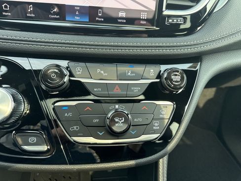 New 2026 Chrysler Pacifica Limited w/ Uconnect Theater Family Group image 72