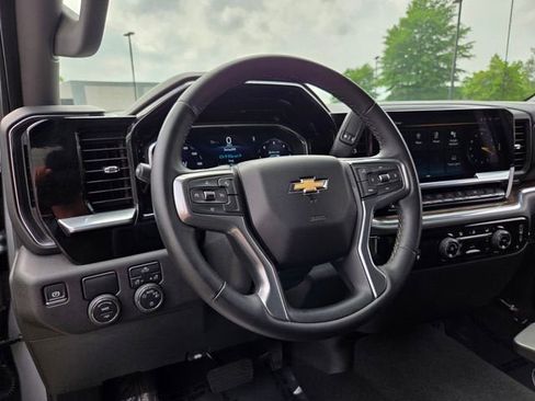 Used 2024 Chevrolet Silverado 1500 LT RWD image 10